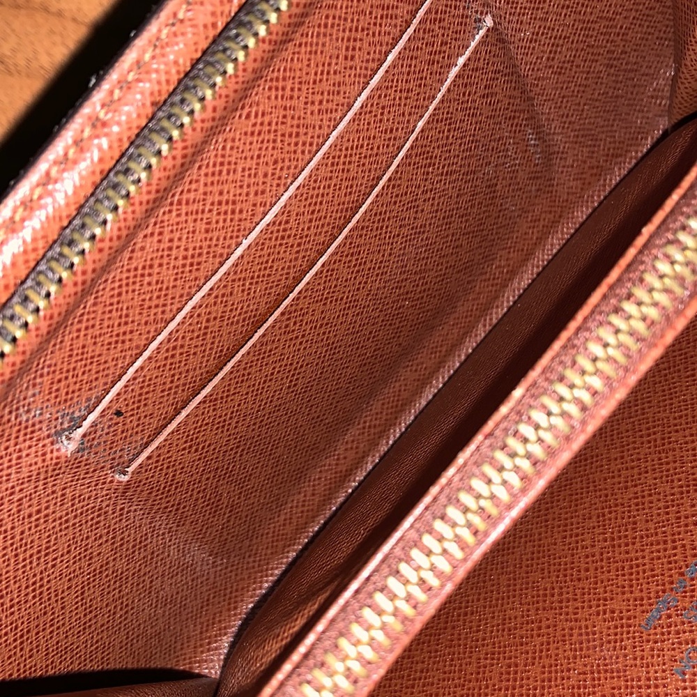 Authentic Louis Vuitton
Monogram Porte-Monnaie Zippy Wallet - Picture 12 of 16